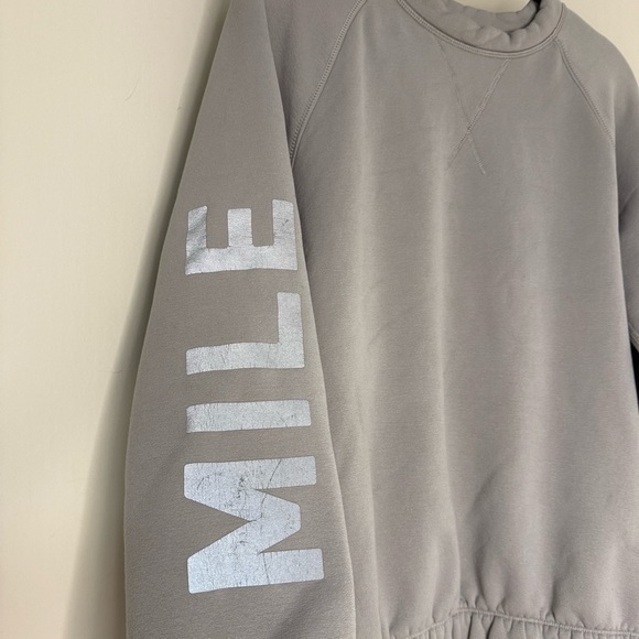 Lululemon Mile High Crew Pullover Sweatshirt Gray Reflective Cozy Everyday Style - Picture 4 of 9